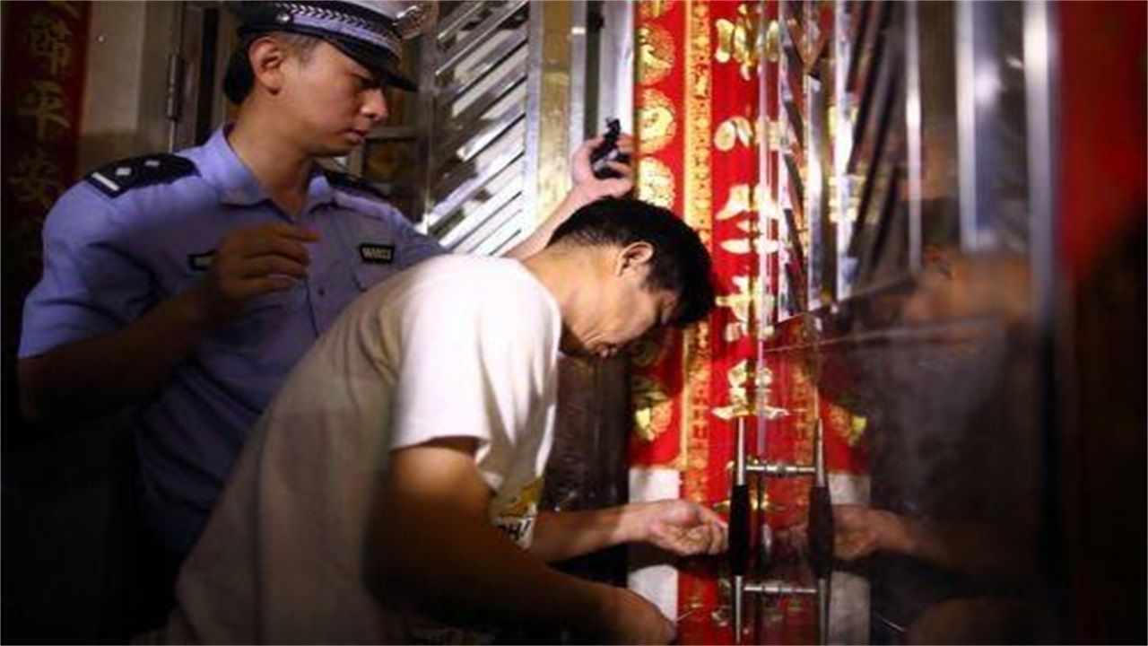 安龙配汽车钥匙请开锁师傅开了锁后，师傅为什么一般都不进门，就算主人请也不进去？