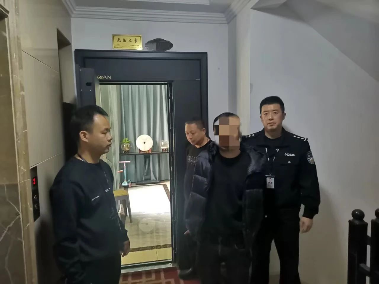 安龙配汽车钥匙全副伪装仍被识别！双龙公安成功抓获一名撬锁盗窃嫌疑人